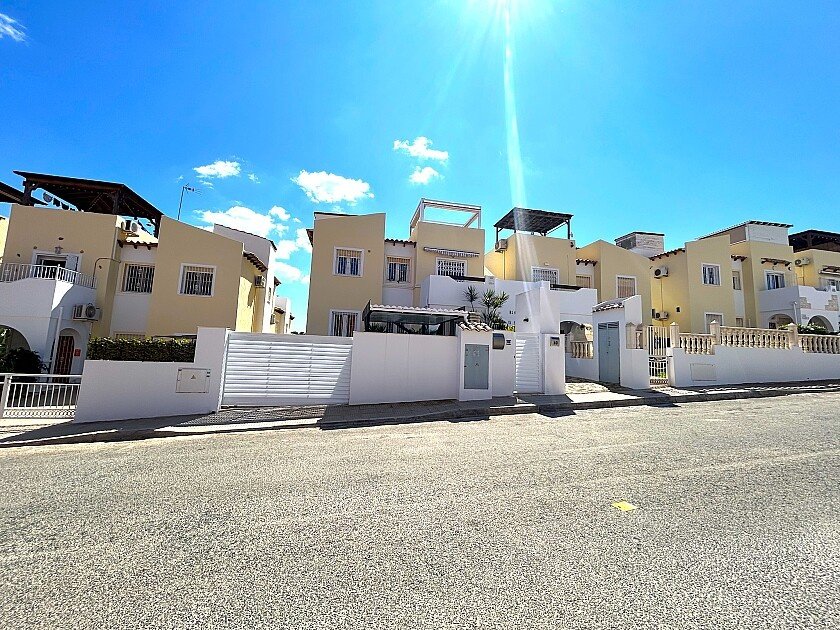 Bungalow in Villamartin, Alicante, Spain 2 bedrooms, 76 sq.m. No. 117709