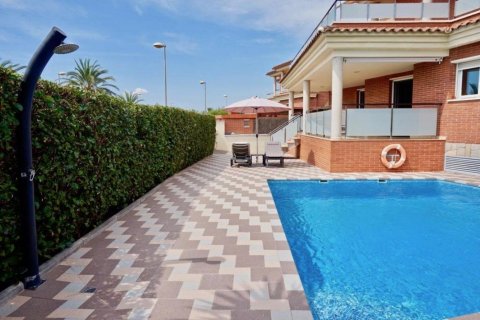 Продажа дома Камбрильс, Таррагона, Испания 2 спальни, 264м2 №22946 - фото 6