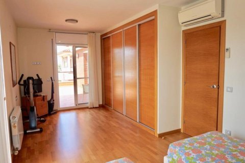 Продажа дома Камбрильс, Таррагона, Испания 2 спальни, 264м2 №22946 - фото 30