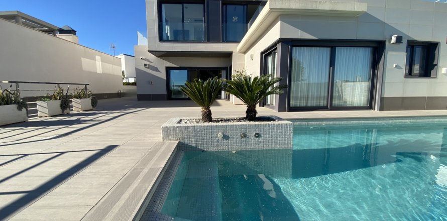 Villa San Miguel de Salinas, Alicante, Spagna 5 camere da letto, 318 mq. N° 115941