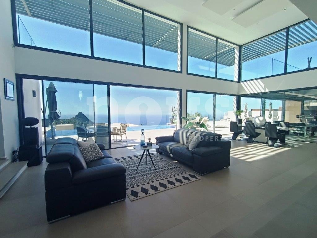Villa a Torviscas, Tenerife, Spagna 4 camere da letto, 472 mq. N° 103033