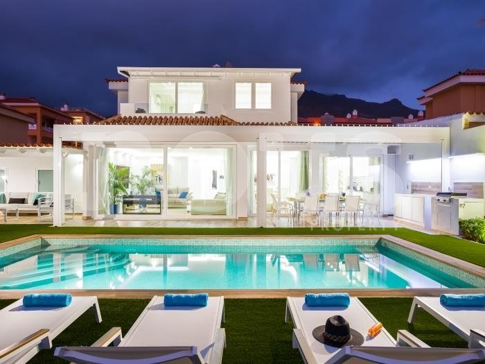 Huvila Adeje, Tenerife, Espanja 6 makuuhuonetta, 270 m2 No. 103032