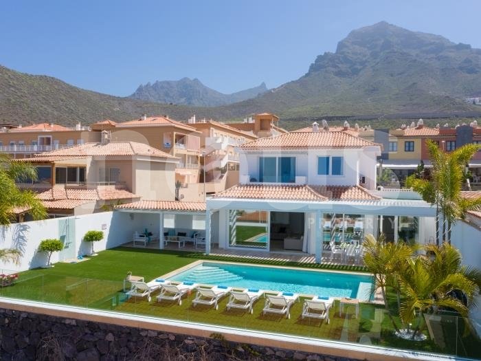 Huvila Adeje, Tenerife, Espanja 6 makuuhuonetta, 270 m2 No. 103032