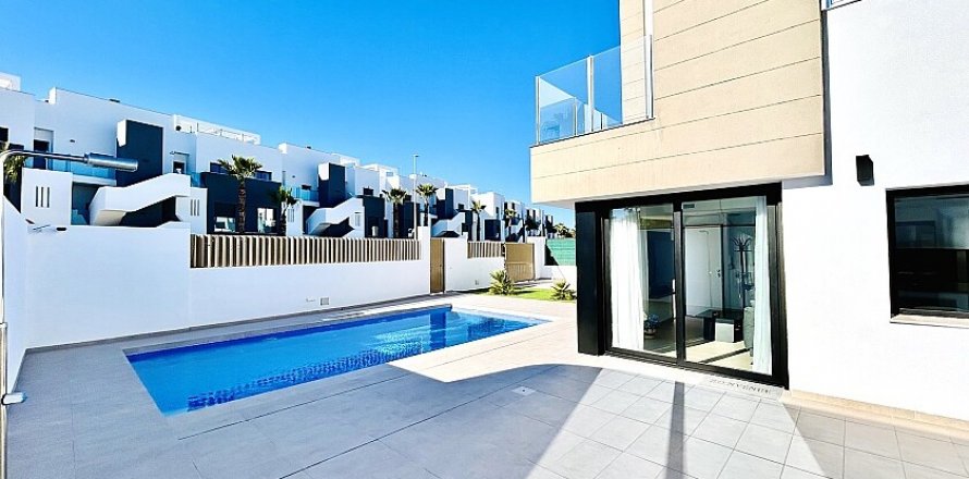 Villa Guardamar del Segura, Alicante, Spagna 3 camere da letto, 180 mq. N° 111161