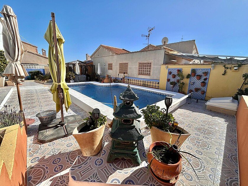 Villa i Playa Flamenca II, Alicante, Spanien 4 sovrum, 120 kvm. Nr. 111155