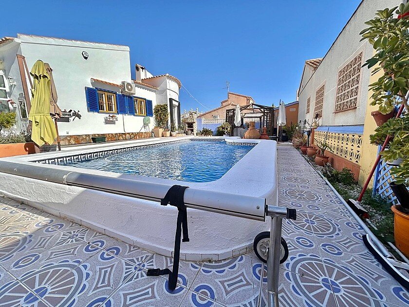 Villa i Playa Flamenca II, Alicante, Spanien 4 sovrum, 120 kvm. Nr. 111155