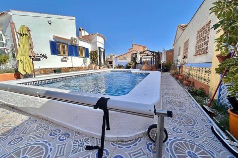 Huvila myytävänä Playa Flamenca II, Alicante, Espanja, 4 makuuhuonetta, 120 m2 No. 111155 - kuva 2