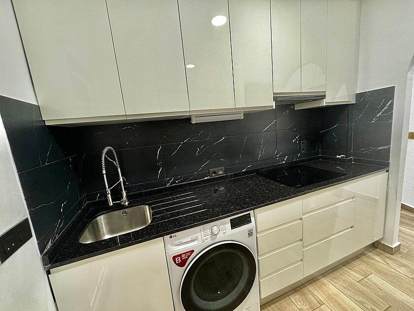 Apartment in Torrevieja, Alicante, Spain 2 bedrooms, 80 sq.m. No. 111152