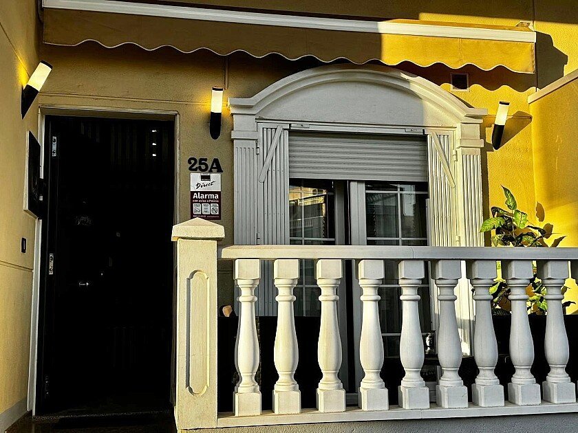 Apartment in Torrevieja, Alicante, Spain 2 bedrooms, 80 sq.m. No. 111152
