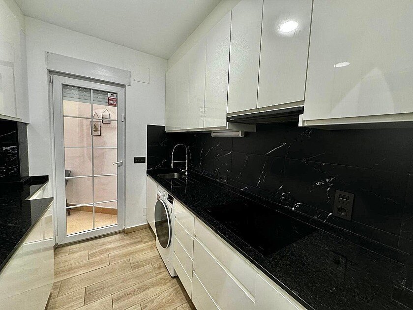 Apartment in Torrevieja, Alicante, Spain 2 bedrooms, 80 sq.m. No. 111152