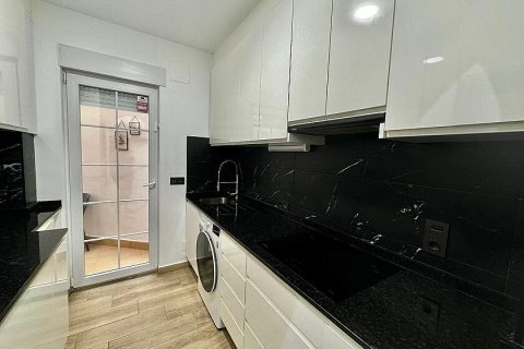 Apartment for sale Torrevieja, Alicante, Spain 2 bedrooms, 80 sq.m. No. 111152 - photo 14
