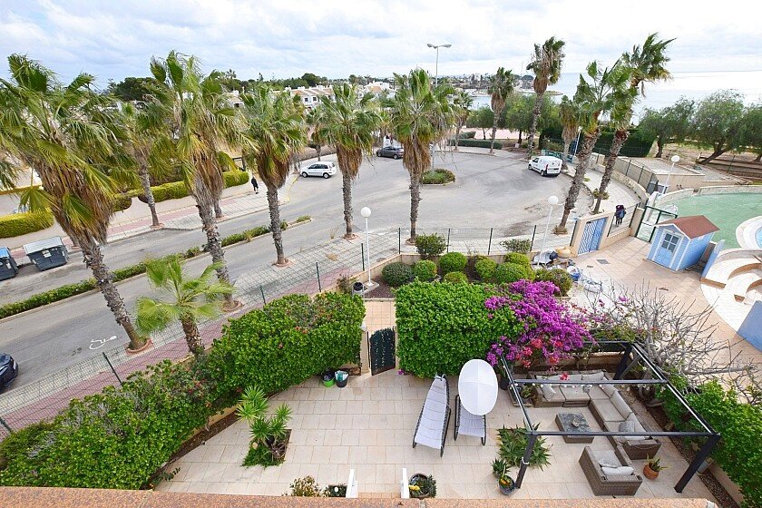 Townhouse in Cabo Roig, Alicante, Spain 4 bedrooms, 357 sq.m. No. 111157