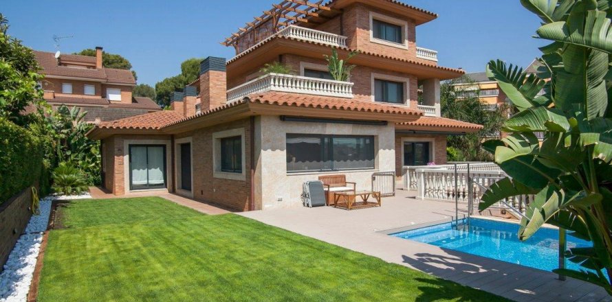 House Castelldefels, Barcelona, Spain 7 bedrooms, 788 sq.m. No. 23030