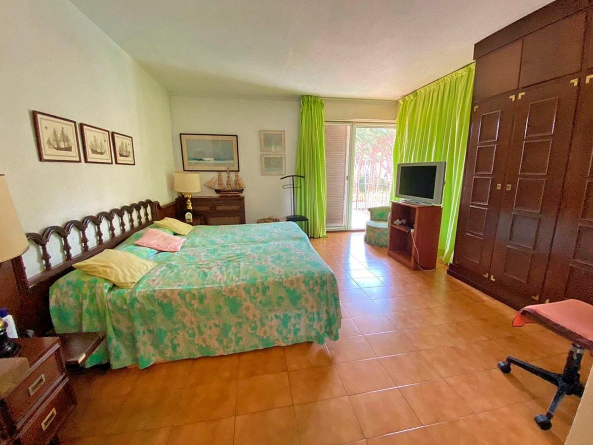 Talo Castelldefels, Barcelona, Espanja 6 makuuhuonetta, 248 m2 No. 23037