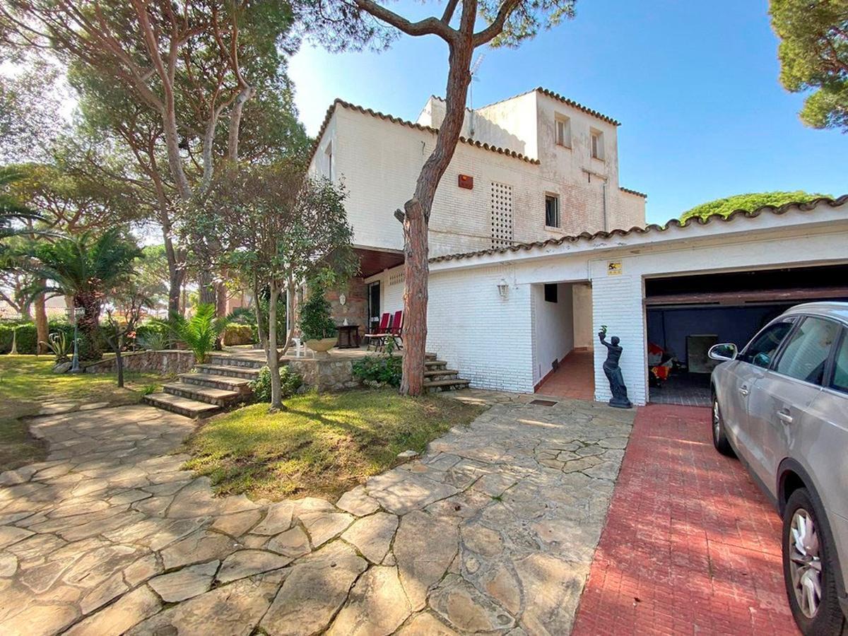 Talo Castelldefels, Barcelona, Espanja 6 makuuhuonetta, 248 m2 No. 23037