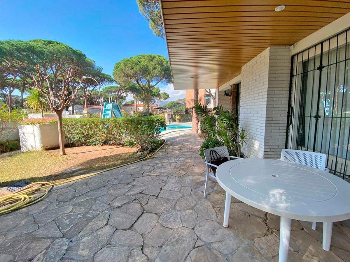 Talo Castelldefels, Barcelona, Espanja 6 makuuhuonetta, 248 m2 No. 23037