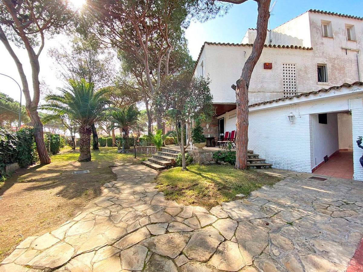 Talo Castelldefels, Barcelona, Espanja 6 makuuhuonetta, 248 m2 No. 23037
