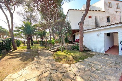 House for sale Castelldefels, Barcelona, Spain 6 bedrooms, 248 sq.m. No. 23037 - photo 16