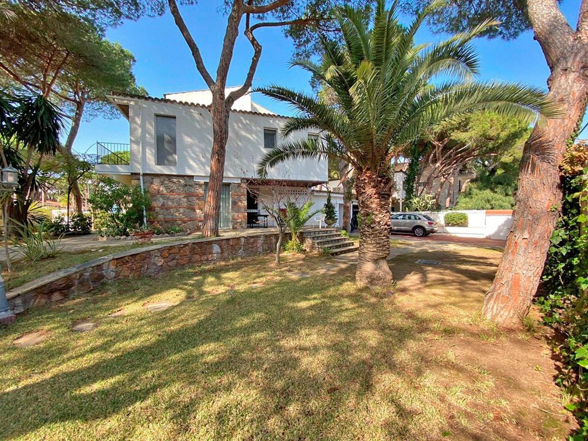Talo Castelldefels, Barcelona, Espanja 6 makuuhuonetta, 248 m2 No. 23037