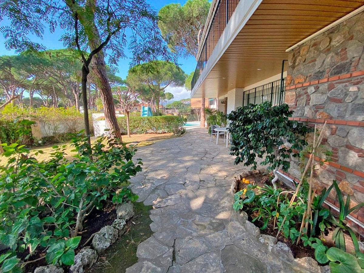 Talo Castelldefels, Barcelona, Espanja 6 makuuhuonetta, 248 m2 No. 23037