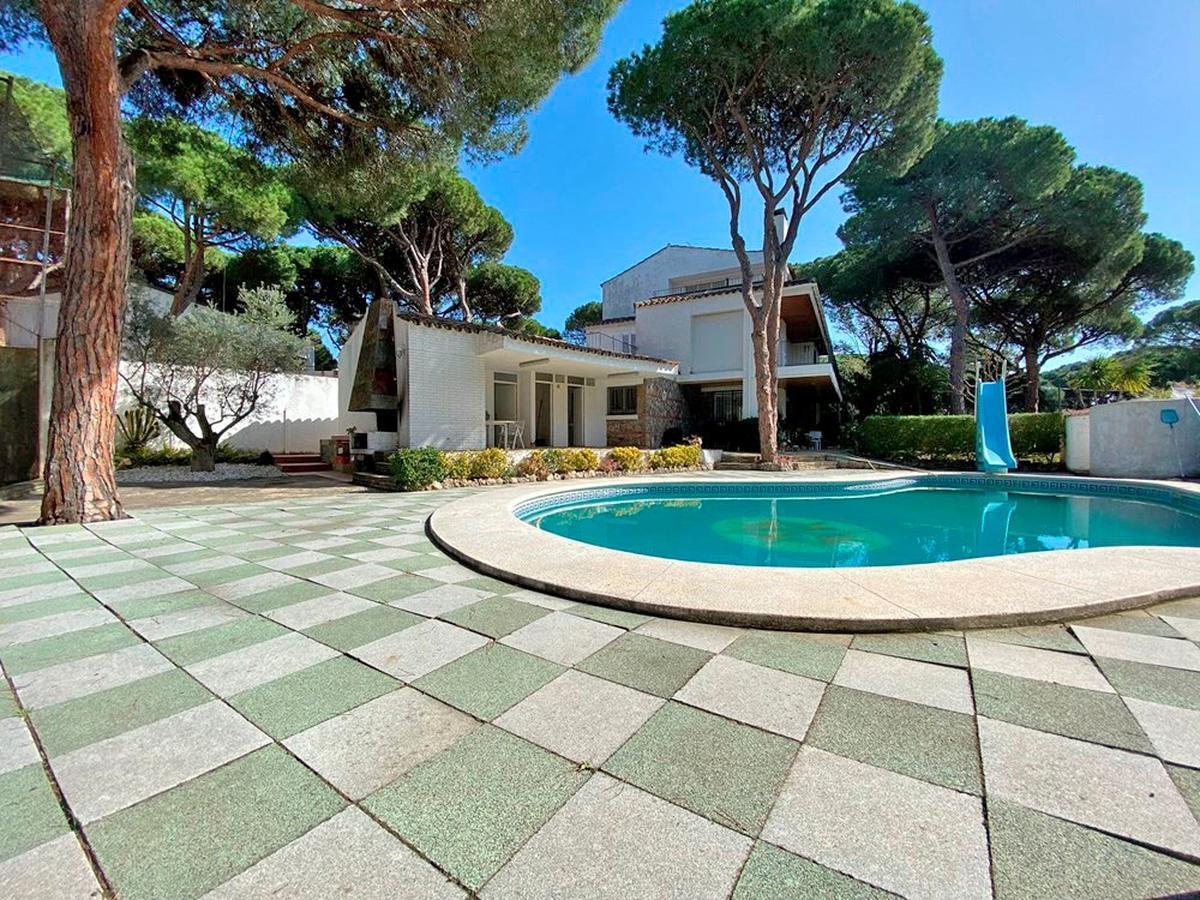 Talo Castelldefels, Barcelona, Espanja 6 makuuhuonetta, 248 m2 No. 23037