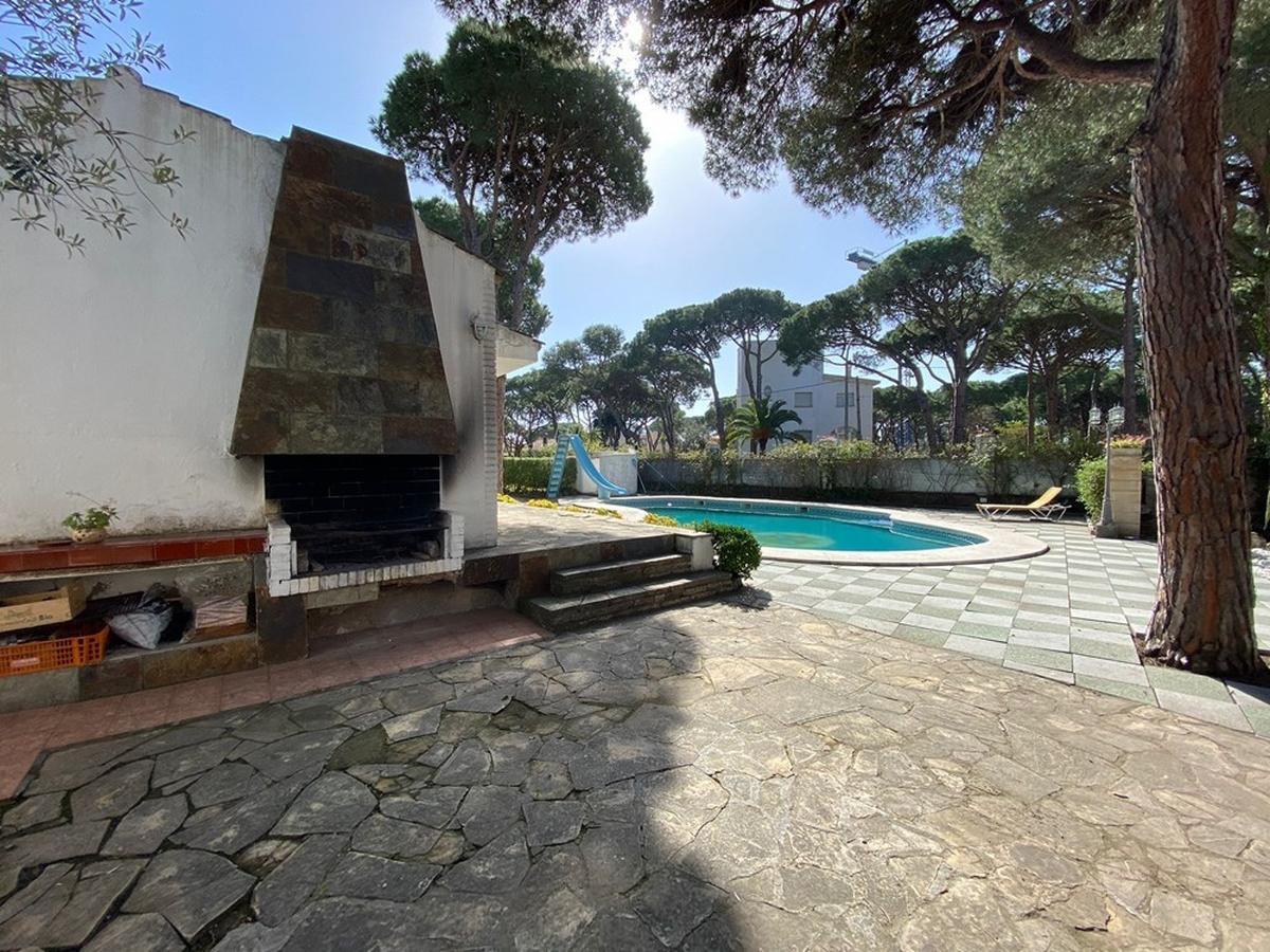Talo Castelldefels, Barcelona, Espanja 6 makuuhuonetta, 248 m2 No. 23037