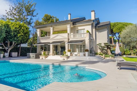 House for sale Castelldefels, Barcelona, Spain 7 bedrooms, 642 sq.m. No. 23031 - photo 1