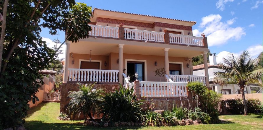 Villa Mijas Costa, Malaga, Spain 4 bedrooms, 489 sq.m. No. 98576