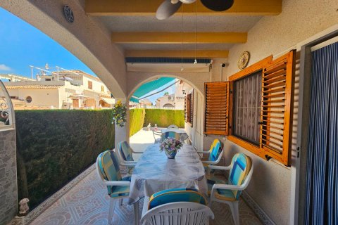 Продажа таухауса в Плайя Фламенка II, Аликанте, Испания 4 спальни, 85м2 №113083 - фото 16