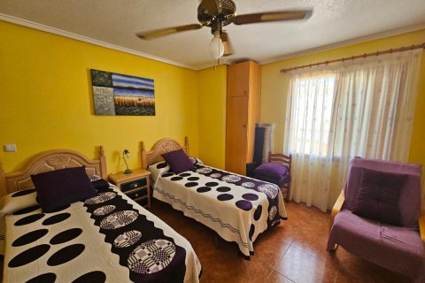 Продажа таухауса в Плайя Фламенка II, Аликанте, Испания 4 спальни, 85м2 №113083 - фото 8