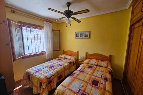 Продажа таухауса в Плайя Фламенка II, Аликанте, Испания 4 спальни, 85м2 №113083 - фото 4