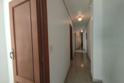 Продажа квартиры в Гуардамар-дель-Сегура, Аликанте, Испания 6 спален, 186м2 №113085 - фото 21