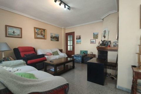 Продажа квартиры в Гуардамар-дель-Сегура, Аликанте, Испания 6 спален, 186м2 №113085 - фото 3