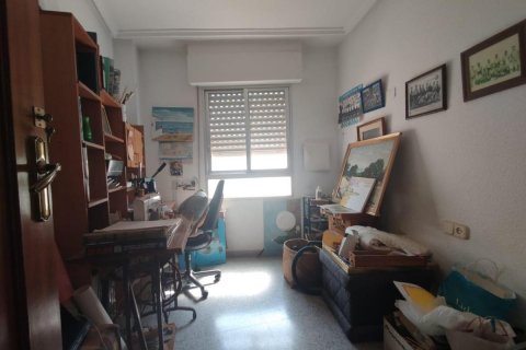 Продажа квартиры в Гуардамар-дель-Сегура, Аликанте, Испания 6 спален, 186м2 №113085 - фото 18