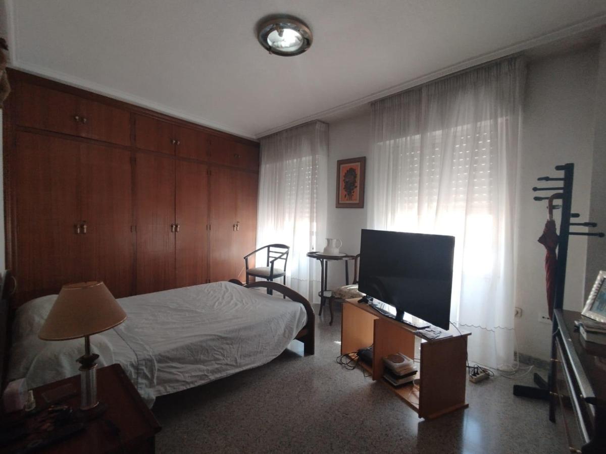 Huoneisto Guardamar del Segura, Alicante, Espanja 6 makuuhuonetta, 186 m2 No. 113085
