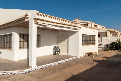 Villa for sale Guardamar del Segura, Alicante, Spain 5 bedrooms, 199 sq.m. No. 118759 - photo 2