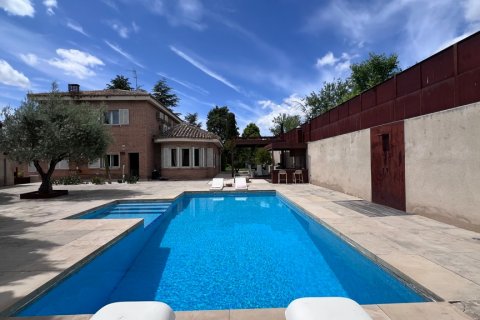 Villa à vendre Madrid, Espagne, 6 chambres, 738 m2 No. 107338 - photo 1