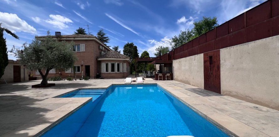 Villa Madrid, Espagne 6 chambres, 738 m2 No. 107338