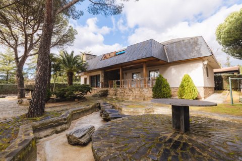 Villa à vendre Valdemorillo, Madrid, Espagne, 8 chambres, 500 m2 No. 107339 - photo 2