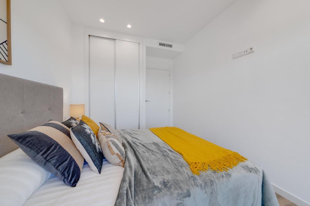 Apartment à Los Arenales Del Sol, Alicante, Espagne 2 chambres, 117 m2 No. 96641