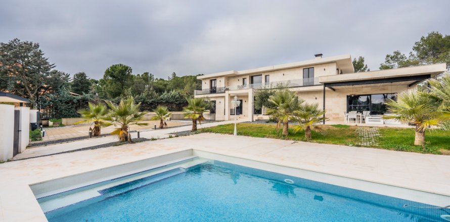 Villa a San Sebastian de los Reyes, Madrid, Spagna 5 camere da letto, 600 mq. N° 88692