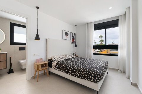Huvila myytävänä Alicante, Espanja, 5 makuuhuonetta, 136 m2 No. 98478 - kuva 15