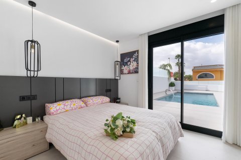 Huvila myytävänä Alicante, Espanja, 5 makuuhuonetta, 136 m2 No. 98478 - kuva 19