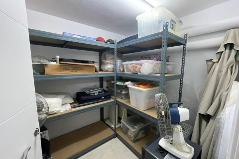 Продажа дома в Гуардамар-дель-Сегура, Аликанте, Испания 4 спальни, 197м2 №113105 - фото 29
