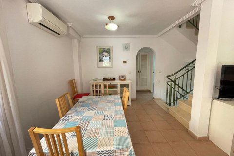 Продажа дома в Гуардамар-дель-Сегура, Аликанте, Испания 4 спальни, 197м2 №113105 - фото 12