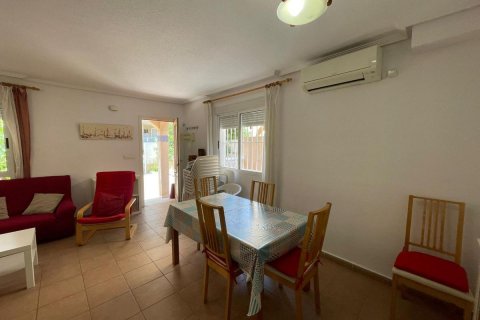 Продажа дома в Гуардамар-дель-Сегура, Аликанте, Испания 4 спальни, 197м2 №113105 - фото 11
