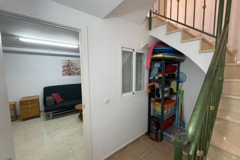 Продажа дома в Гуардамар-дель-Сегура, Аликанте, Испания 4 спальни, 197м2 №113105 - фото 28