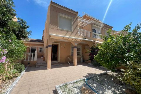 Продажа дома в Гуардамар-дель-Сегура, Аликанте, Испания 4 спальни, 197м2 №113105 - фото 2