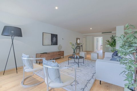 Apartment à vendre Barcelona, Espagne, 5 chambres, 328 m2 No. 49485 - photo 6