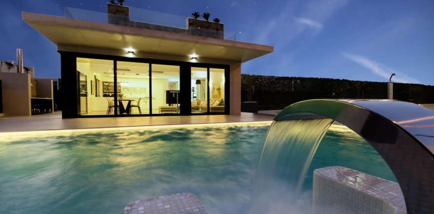 Villa Dehesa De Campoamor, Alicante, Spain 4 bedrooms, 196 sq.m. No. 114190